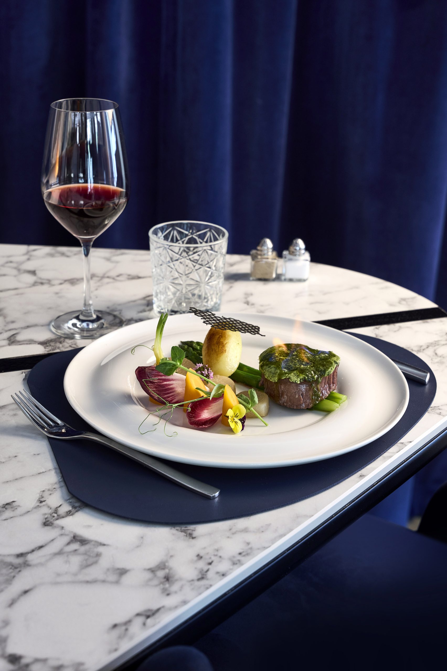 A seasonal main course at Restaurant Le Richebourg, paired with a glass of red Burgundy.