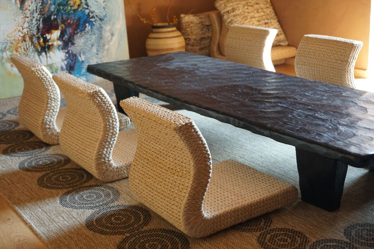The wabi-sabi-style tearoom at Maison Kairui, with a low stone table and woven floor seating.
