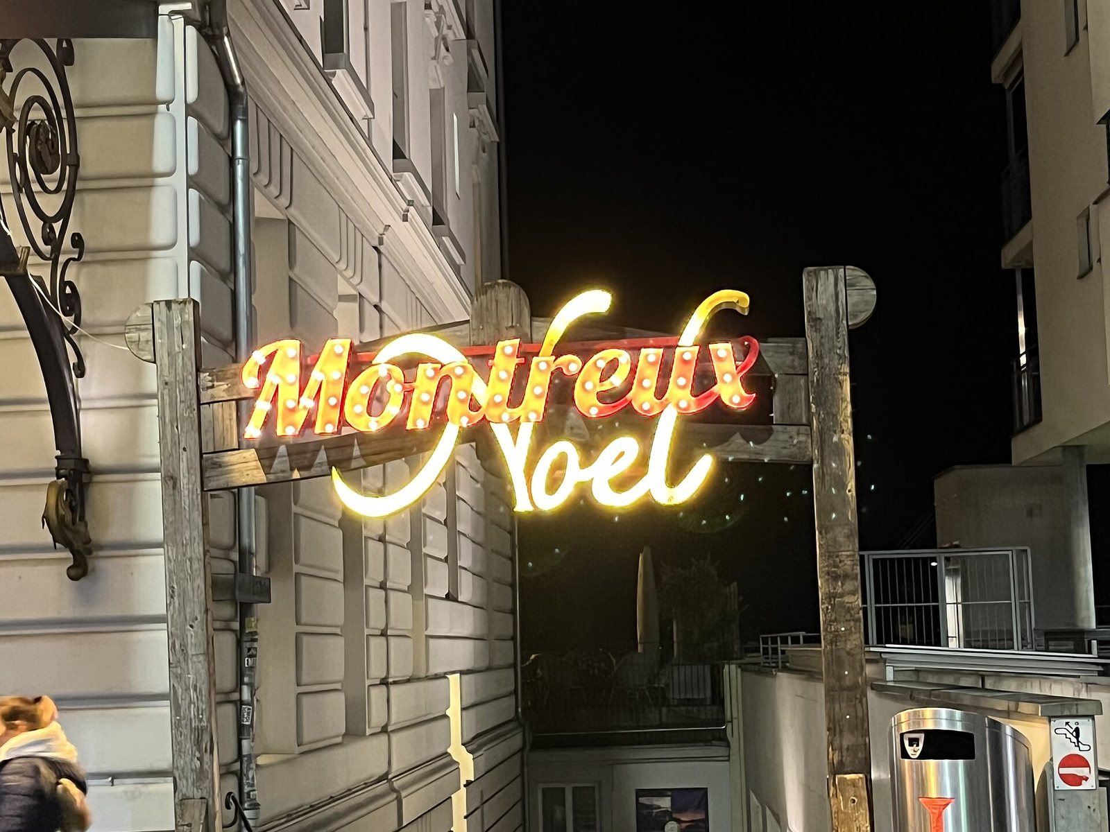 The Montreux Noël sign lit at night.