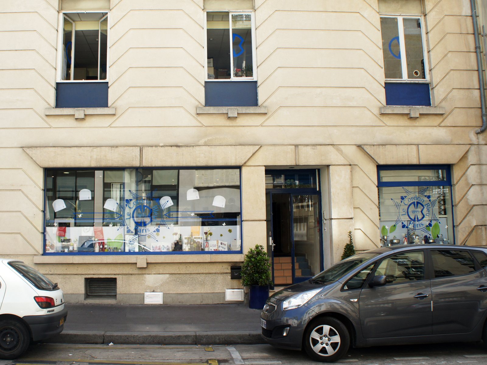 La façade sur rue du Cordon Bleu, à Paris.
