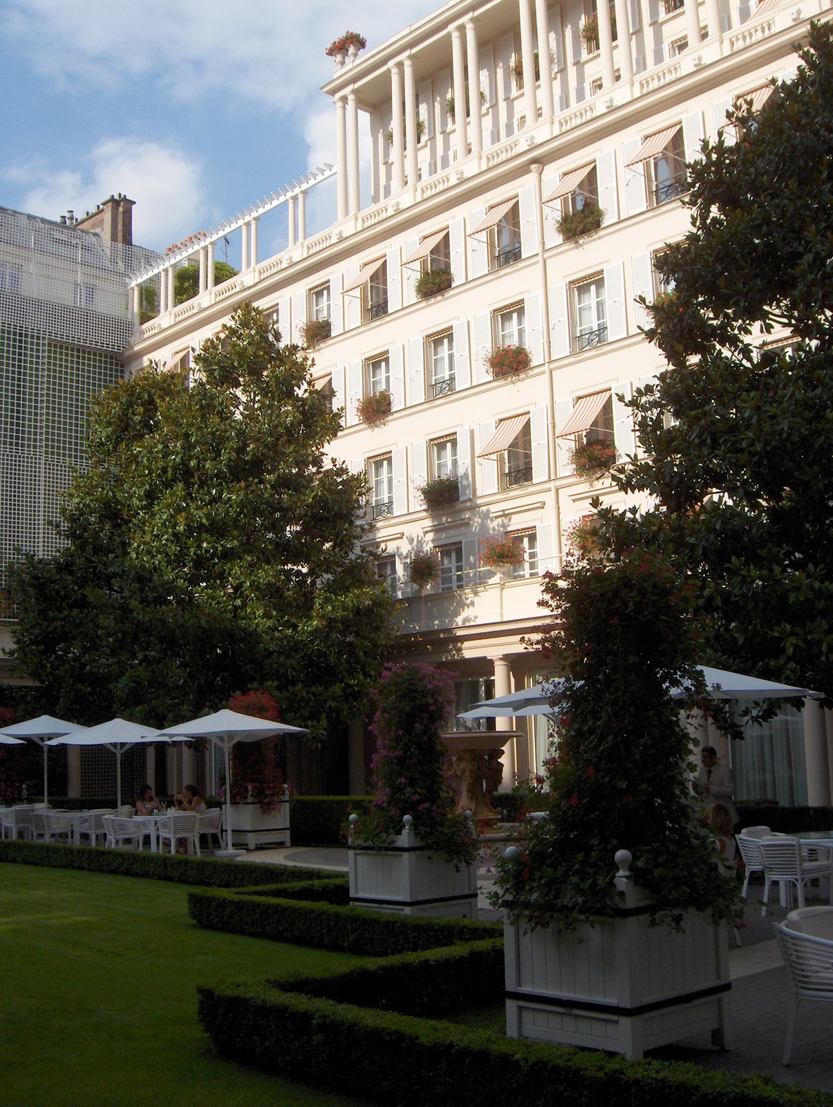 The garden side of Le Bristol Paris.