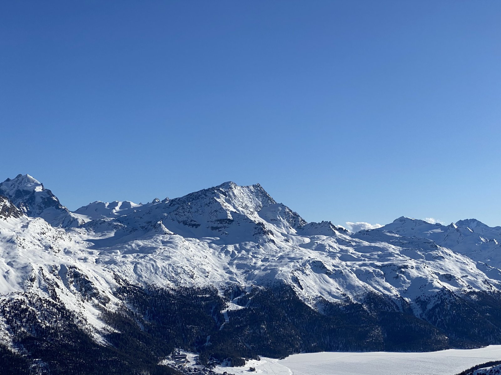 Les montagnes au-dessus de Saint-Moritz, vues depuis Corviglia.